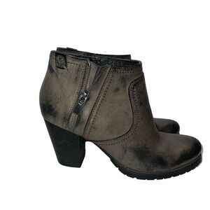 Clarks Women's Ankle Booties 8.5M Gray Leather Distressed Zip Close Block Heel
